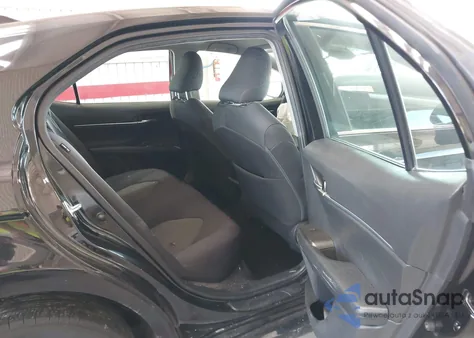 2021 Toyota Camry Le z USA, uszkodzony, nr VIN 4T1C11AK1MU542511